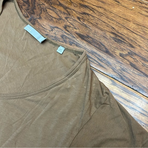 Vince Tan V-Neck Short Sleeve Tee - Picture 2 of 6